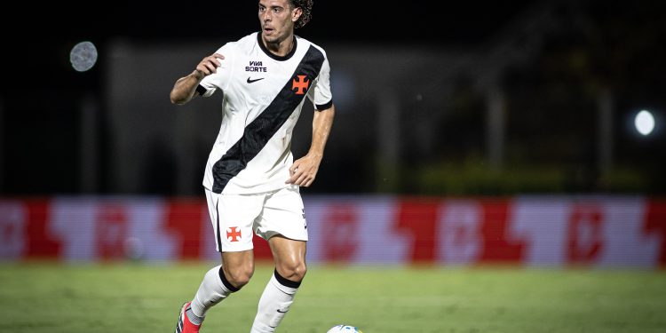 Diniz explica bronca em Nuno e diz que cobrança faz parte do seu método no Vasco