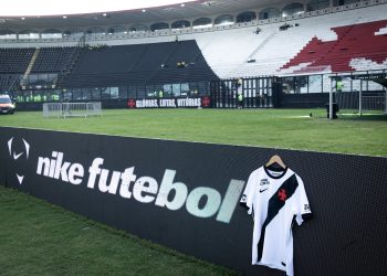 Camisa do Vasco some das lojas e Nike enfrenta problema inesperado com a torcida