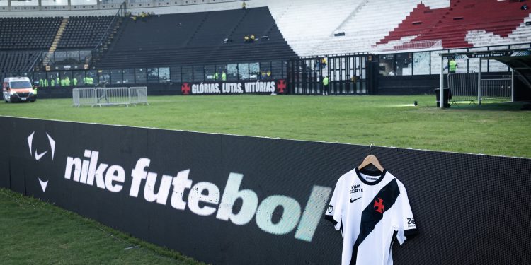 Camisa do Vasco some das lojas e Nike enfrenta problema inesperado com a torcida