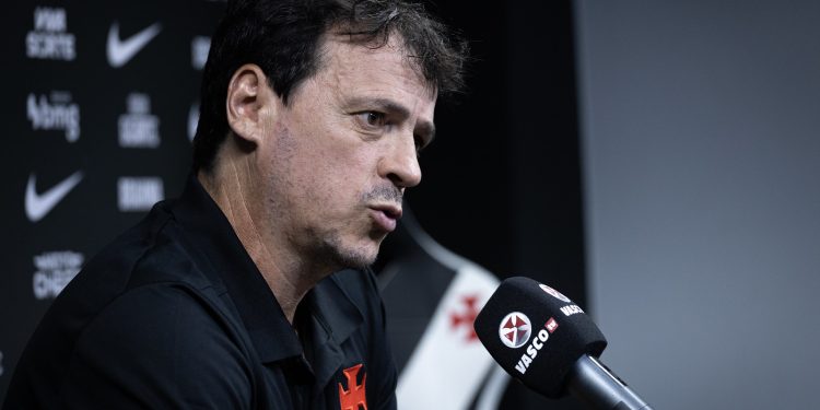 Vasco banca permanência de Fernando Diniz apesar da pressão