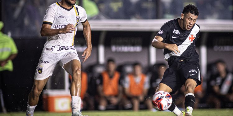 Johan Rojas empolga no Vasco e pede espaço no time titular