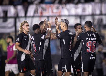 Antes de enfrentar o Fluminense, Vasco tenta corrigir falhas e recuperar titulares para semifinal do Carioca