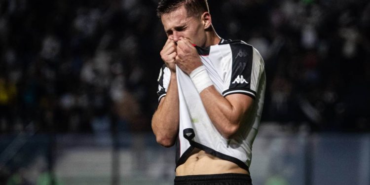 CRB faz proposta de empréstimo por Guilherme Estrella, do Vasco