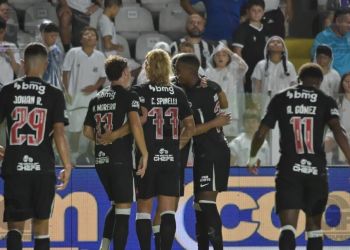 Vasco perde com dois gols de Neymar, e afunda na lanterna do Brasileirão