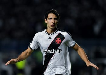 Clubes da Série B monitoram situação de JP, meia do Vasco