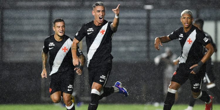 Puma Rodríguez lamenta empate do Vasco e contesta falta no gol da Chapecoense