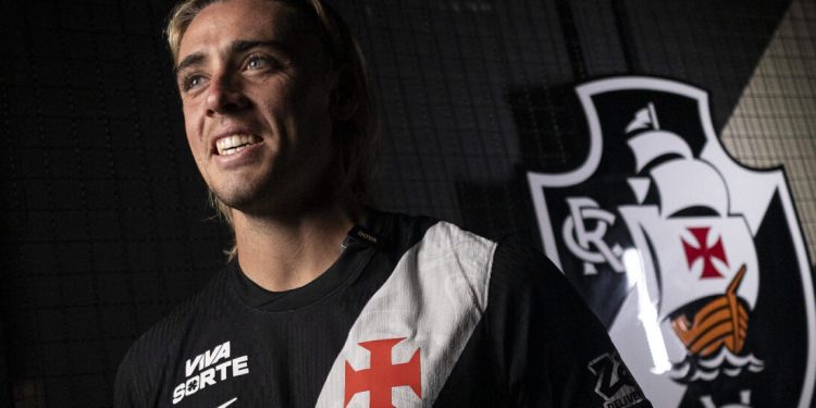 Vasco anuncia a contratação do atacante Claudio Spinelli até 2028