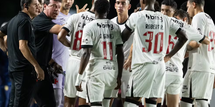 Entenda os cenários que podem levar à demissão de Fernando Diniz no Vasco