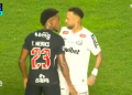 Torcedores do Santos ‘invadem’ Instagram de Thiago Mendes após polêmica com Neymar em Santos x Vasco