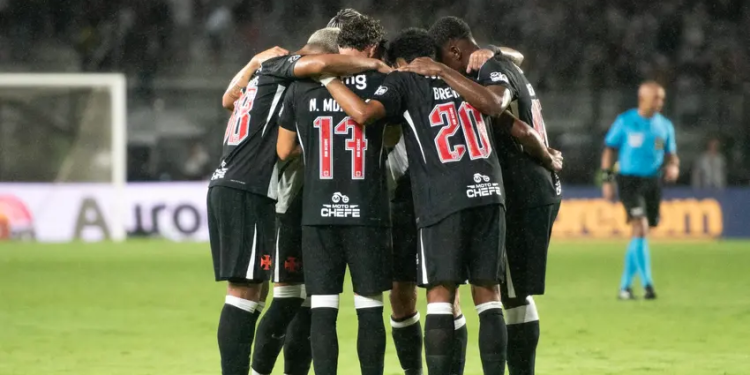 Sem espaço no elenco do Vasco, lateral encaminha acerto com o Fortaleza