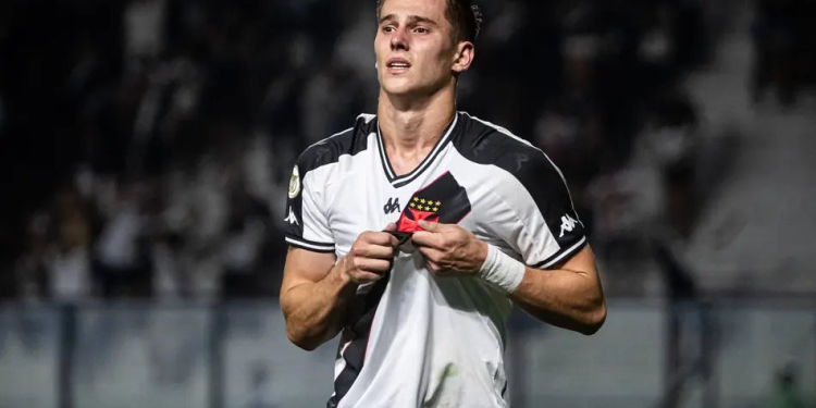 Vasco recusa proposta do CRB por empréstimo de meio-campista