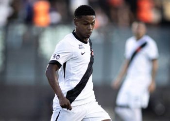 Diniz toma decisão forte e dupla perde espaço no Vasco