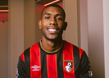 Andoni Iraola exalta Rayan e diz que “jogar pelo Vasco é sinônimo de pressão” após início promissor no Bournemouth