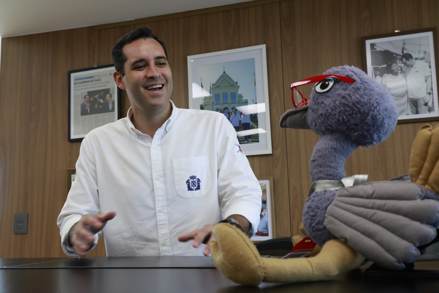 Prefeito Eduardo Cavaliere fala sobre reforma de São Januário e acena com estátua para ídolo do Vasco: “Tô pronto par
