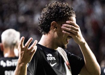 Nuno Moreira vive momento difícil no Vasco