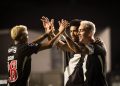 Jogadores do Vasco comemoram o primeiro gol da noite.