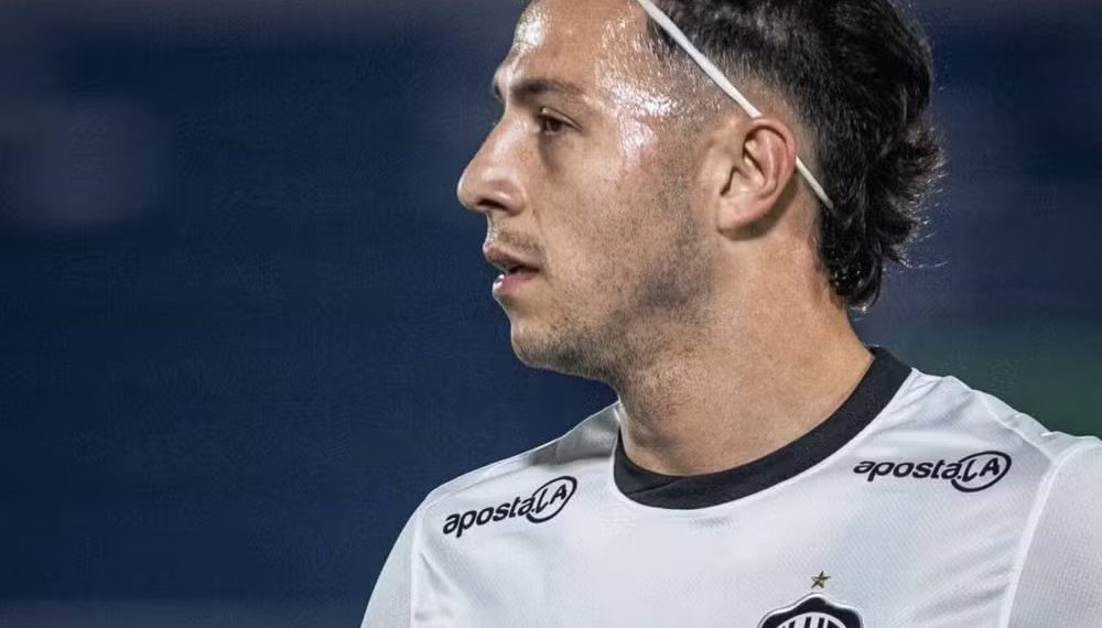Sebastián Ferreira, ex-Vasco, com a camisa do Olimpia