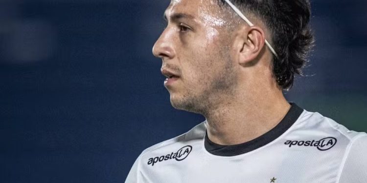 Sebastián Ferreira, ex-Vasco, com a camisa do Olimpia