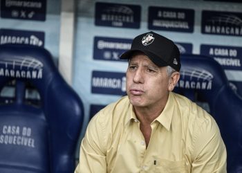 RJ - RIO DE JANEIRO - 03/05/2026 - BRASILEIRO A 2026, FLAMENGO X VASCO - Renato Gaucho tecnico do Vasco durante partida contra o Flamengo no estadio Maracana pelo campeonato Brasileiro A 2026.