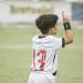 Atleta do sub-8 do Vasco entra em campo menos de uma semana após enterrar o pai