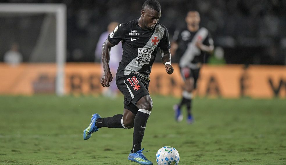 Marino ganha espaço no time do Vasco