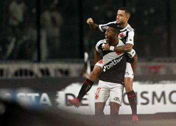 Coutinho e Rayan em seus tempos de Vasco