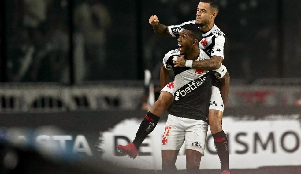Coutinho e Rayan em seus tempos de Vasco