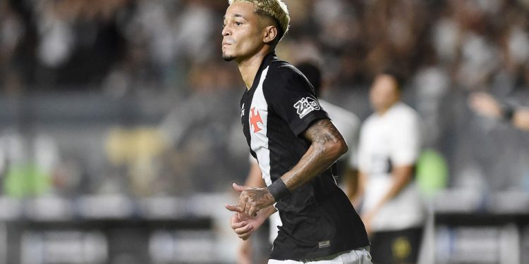 Adson é o maior nome do momento no Vasco