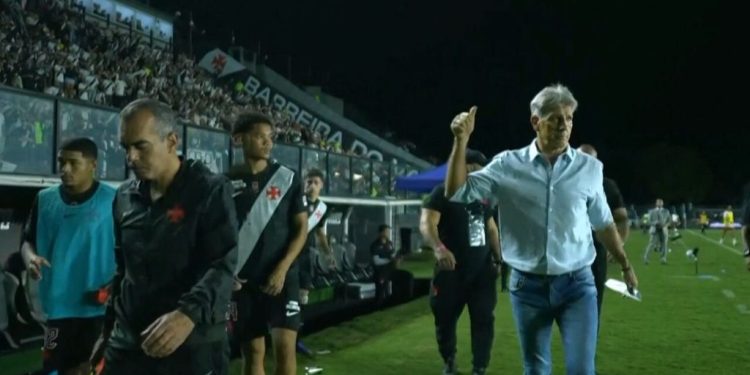 Renato Gaúcho é hostilizado pela torcida do Vasco