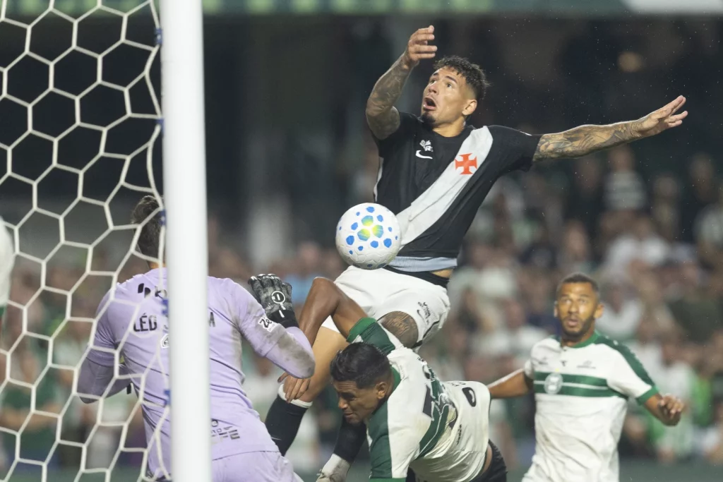 Saldivia fez três gols contra pelo Vasco