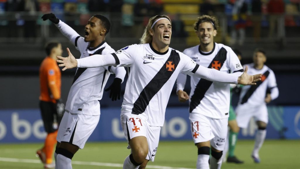 Spinelli comemora gol pelo Vasco