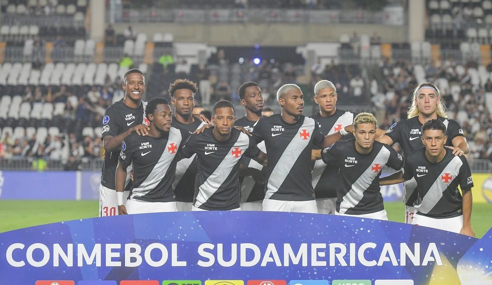 RJ - RIO DE JANEIRO - 27/05/2026 - COPA SUL-AMERICANA 2026, VASCO X BARRACAS CENTRAL - Jogadores do Vasco posam para foto antes na partida contra Barracas Central no estadio Sao Januario pelo campeonato Copa Sul-Americana 2026.