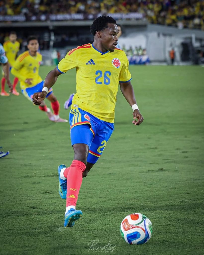 Jogador do Vasco em ação pela Colômbia