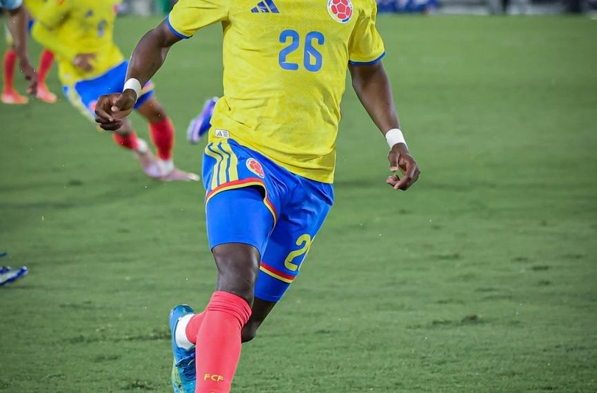 Jogador do Vasco em ação pela Colômbia
