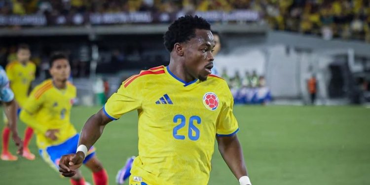 Jogador do Vasco em ação pela Colômbia