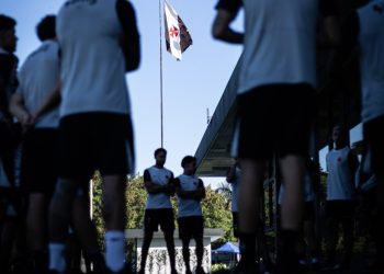 Jogadores do Vasco recomeçam os treinos visando a volta da temporada