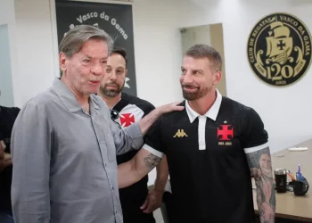 Jorge Salgado processa conselheiros do Vasco