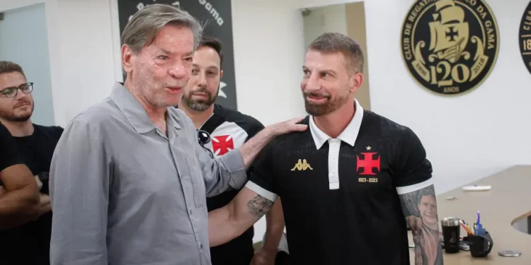 Jorge Salgado processa conselheiros do Vasco