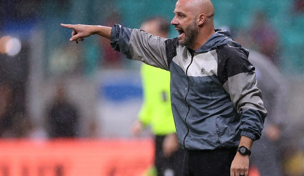 Vasco pode pegar técnico do Botafogo