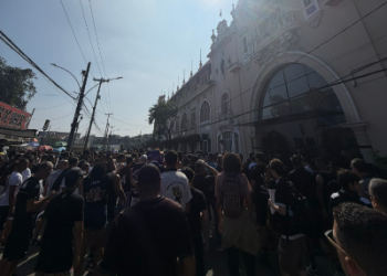 Torcida do Vasco faz protestos em São Januário