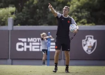 Bruno Lazaroni é o técnico interino do Vasco