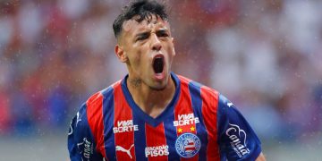 Vasco busca novo centroavante