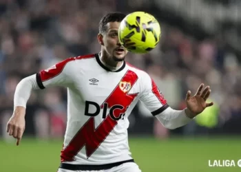 Vasco sonda zagueiro na Europa