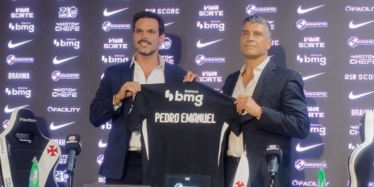 Vasco apresenta Pedro Emanuel