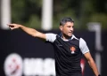 Pedro Emanuel comanda treino do Vasco