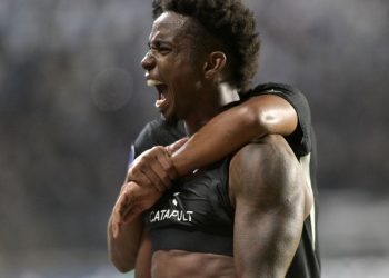 Vasco vence e se classifica na Sul-Americana