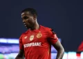 Vasco desiste de Helinho