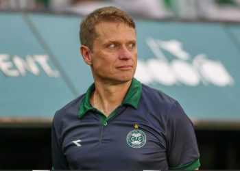 Fernando Seabra deve ser o novo técnico do Vasco