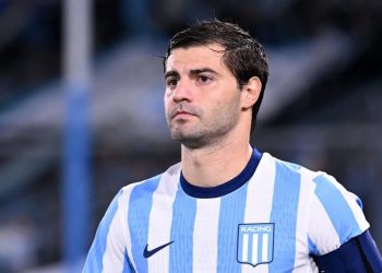 Vasco e Racing discutem sobre Santiago Sosa