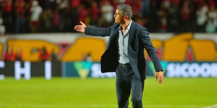 Pedro Emanuel em estreia pelo Vasco, contra o Vitória